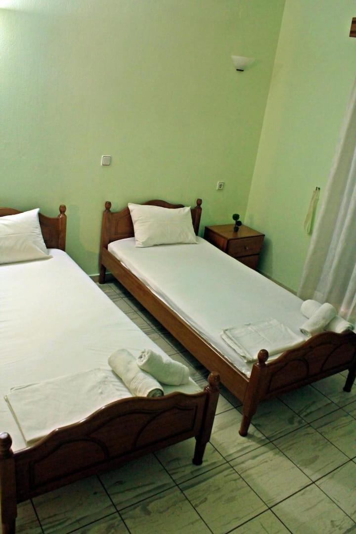 Guesthouse Bizani Neo Mpizani Exterior photo